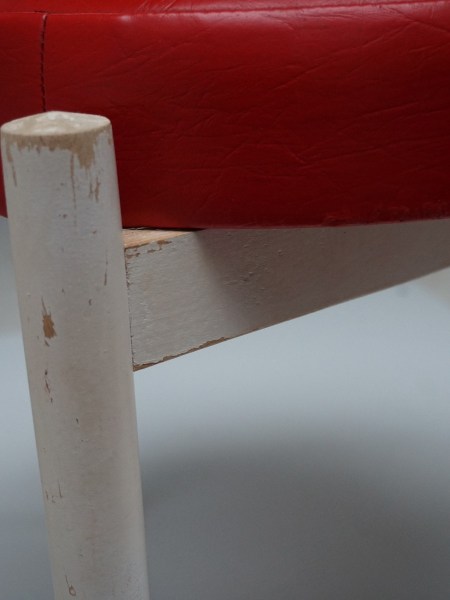 Hugo-Frandsen-stijl-kruk-rood-wit-vintage-Spottrup-1960-Scandinavisch-design-ottoman-stoel-00011