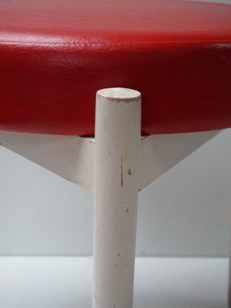 Hugo-Frandsen-stijl-kruk-rood-wit-vintage-Spottrup-1960-Scandinavisch-design-ottoman-stoel-00013