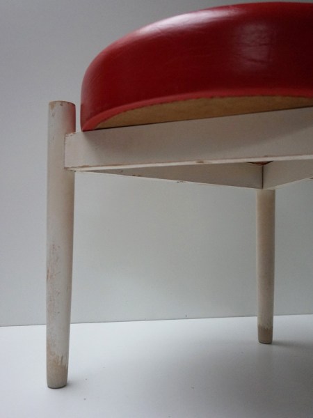 Hugo-Frandsen-stijl-kruk-rood-wit-vintage-Spottrup-1960-Scandinavisch-design-ottoman-stoel-00014