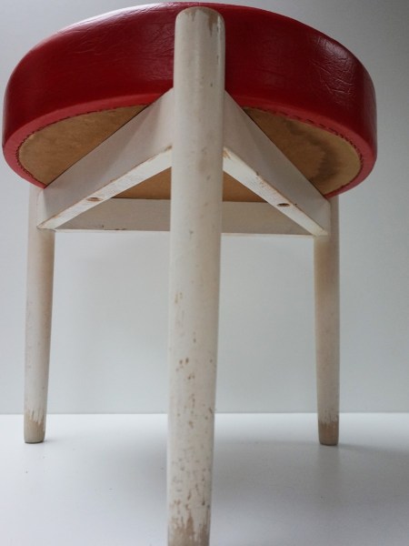 Hugo-Frandsen-stijl-kruk-rood-wit-vintage-Spottrup-1960-Scandinavisch-design-ottoman-stoel-00015