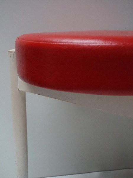 Hugo-Frandsen-stijl-kruk-rood-wit-vintage-Spottrup-1960-Scandinavisch-design-ottoman-stool-00005
