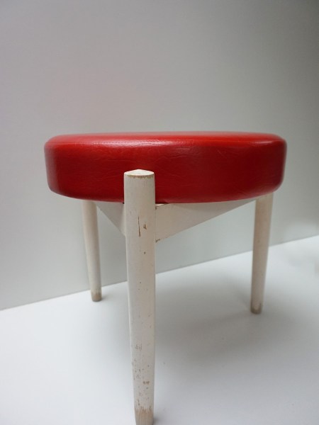 Hugo-Frandsen-stijl-kruk-rood-wit-vintage-Spottrup-1960-Scandinavisch-design-ottoman-stool-00009