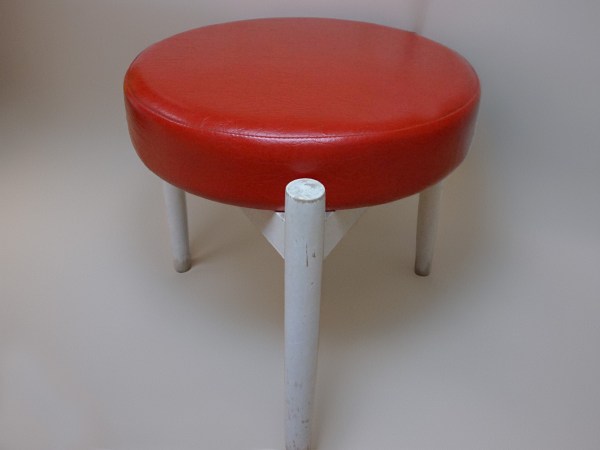 Hugo-Frandsen-stijl-kruk-rood-wit-vintage-Spottrup-1960-Scandinavisch-design-ottoman-stool-00017