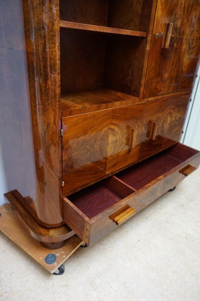 Jindrich-Halabala-art-deco-bauhaus-display-cocktail-cabinet-secret-vitrinekast-boekenkast-cocktailkastkast-geheim-03