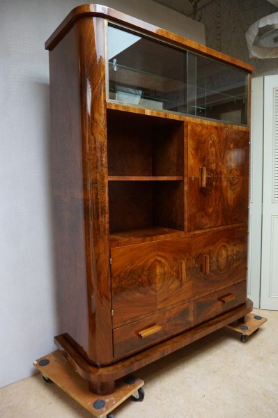 Jindrich-Halabala-art-deco-bauhaus-display-cocktail-cabinet-secret-vitrinekast-boekenkast-cocktailkastkast-geheim-08