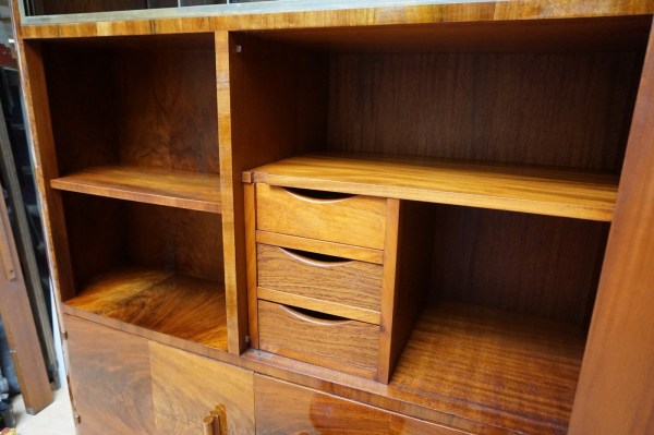 Jindrich-Halabala-art-deco-bauhaus-display-cocktail-cabinet-secret-vitrinekast-boekenkast-cocktailkastkast-geheim-17