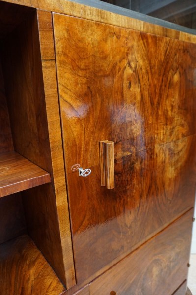 Jindrich-Halabala-art-deco-bauhaus-display-cocktail-cabinet-secret-vitrinekast-boekenkast-cocktailkastkast-geheim-23