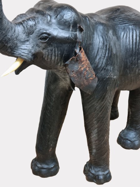 Large-Leather-elephant-sculpture-antieke-grote-leren-olifant-vintage-antique-glass-eyes-liberty-omersa-00004