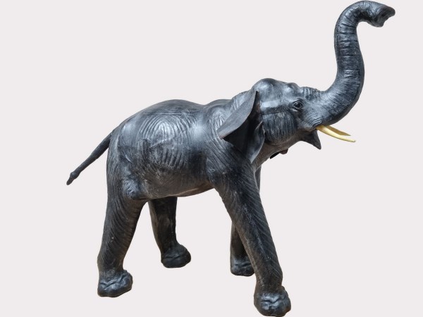 Large-Leather-elephant-sculpture-antieke-grote-leren-olifant-vintage-antique-glass-eyes-liberty-omersa-00015