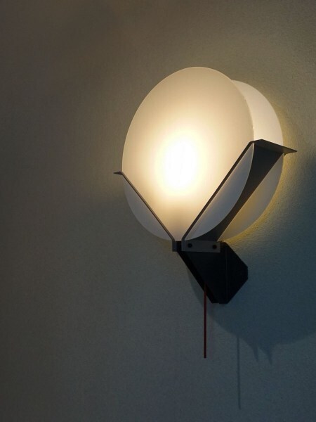 Lotus-Menno-Dieperink-wandlamp-profilight-staande-lamp-wall-light-sconce-design-minimalistic-Memphis