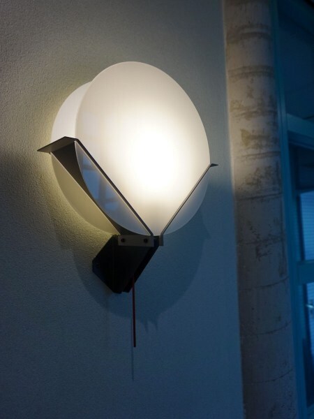 Lotus-Menno-Dieperink-wandlamp-profilight-staande-lamp-wall-light-sconce-design-minimalistic-Memphis