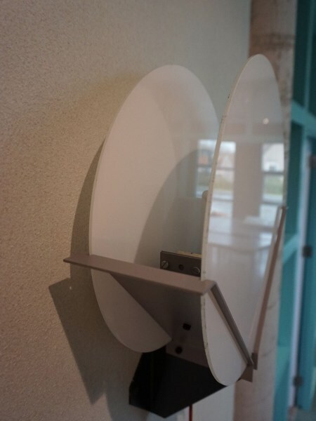 Lotus-Menno-Dieperink-wandlamp-profilight-staande-lamp-wall-light-sconce-design-minimalistic-Memphis