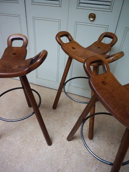 Marbella-stools-krukken-brutalist-Sergio-Rodriguez-barkrukken-Spaanse-Carl-Malmsten-Conoform-vintage-wabi-sabi