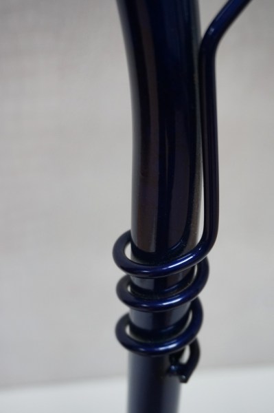 Memphis-Style-Postmodern-design-dressboy-kledingstandaard-Valet-Stand-vintage-1980-gentlemen-servant-Henrike-Naumann