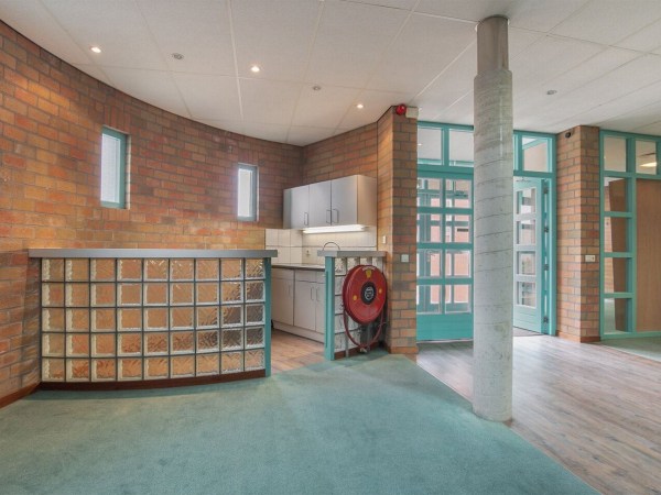 Memphis-design-styling-interieurstijl-gebouw-nautische-opleiding-boat-Ocean-Races-Acadamy-Breskens-zeezeilers_19