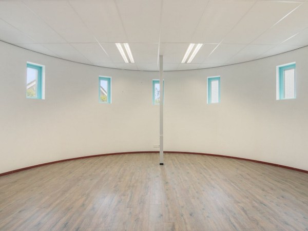 Memphis-stijl-architectuur-pand-woning-te-koop
