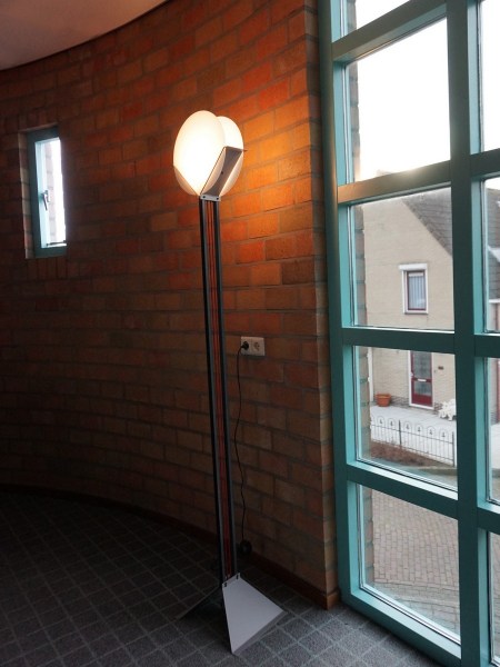 Menno-Dieperink-Lotus-Floor-Lamp-profilight-staande-lamp-Dutch-design-minimalistic-Memphis-00005