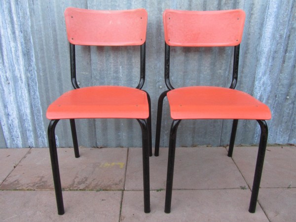 Meurop-Pierre-Pierre-Guarichie-C59-stoelen-chaise-rode-stapelstoelen-red-chairs-horecastoelen-cafestoelen-00006