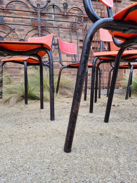 Meurop-Pierre-Pierre-Guarichie-C59-stoelen-chaise-rode-stapelstoelen-red-chairs-horecastoelen-cafestoelen-00007