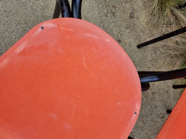 Meurop-Pierre-Pierre-Guarichie-C59-stoelen-chaise-rode-stapelstoelen-red-chairs-horecastoelen-cafestoelen-00011