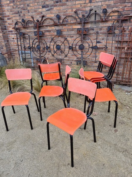 Meurop-Pierre-Pierre-Guarichie-C59-stoelen-chaise-rode-stapelstoelen-red-chairs-horecastoelen-cafestoelen-00012