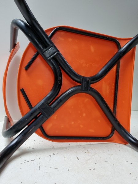 Meurop-Pierre-Pierre-Guarichie-C59-stoelen-chaise-rode-stapelstoelen-red-chairs-horecastoelen-cafestoelen-00015