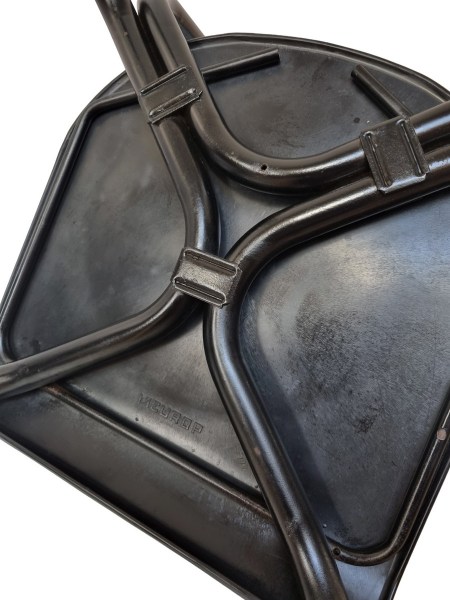 Meurop-Pierre-Pierre-Guarichie-C59-stoelen-chaise-zwarte-stapelstoelen-black-chairs-00001