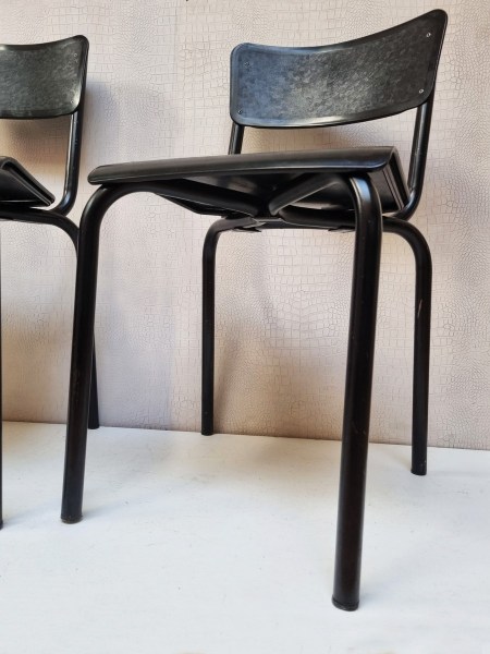 Meurop-Pierre-Pierre-Guarichie-C59-stoelen-chaise-zwarte-stapelstoelen-black-chairs-00014