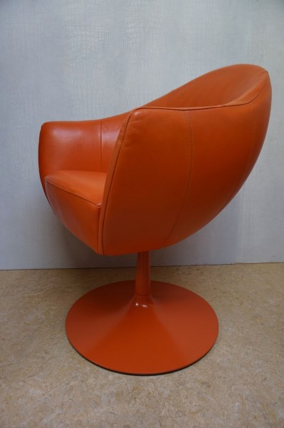 Montis-Coco-Nederlands-Design-draaistoel-tulpvoet-Space-age-oranje-leer-cocktail-lounge-chair-Dutch-leather-tulip-1-01