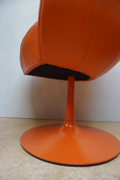 Montis-Coco-Nederlands-Design-draaistoel-tulpvoet-Space-age-oranje-leer-cocktail-lounge-chair-Dutch-leather-tulip-1-02