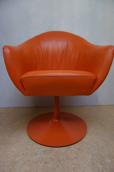 Montis-Coco-Nederlands-Design-draaistoel-tulpvoet-Space-age-oranje-leer-cocktail-lounge-chair-Dutch-leather-tulip-1-03