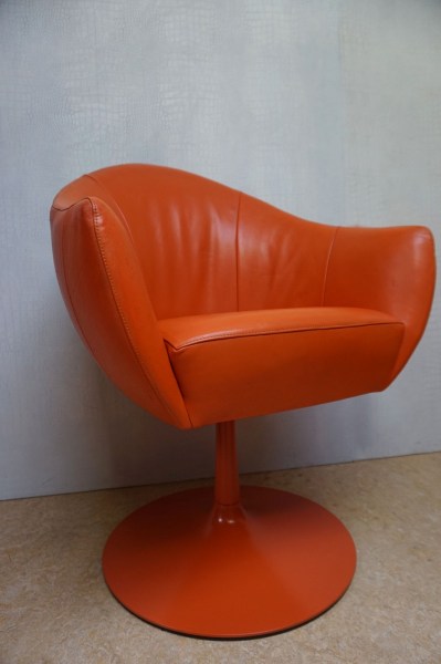 Montis-Coco-Nederlands-Design-draaistoel-tulpvoet-Space-age-oranje-leer-cocktail-lounge-chair-Dutch-leather-tulip-1-11