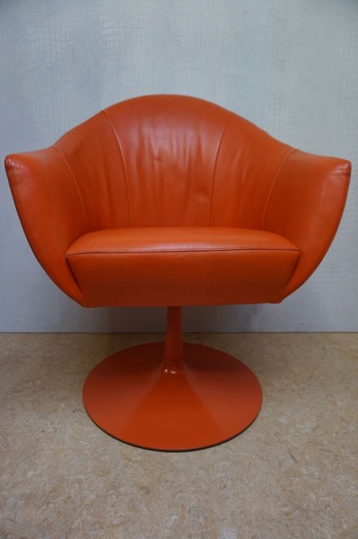 Montis-Coco-Nederlands-Design-draaistoel-tulpvoet-Space-age-oranje-leer-cocktail-lounge-chair-Dutch-leather-tulip-2-01