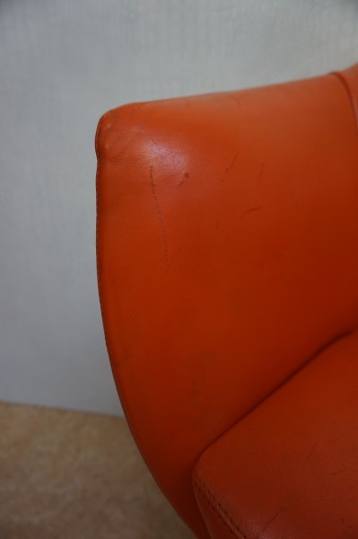 Montis-Coco-Nederlands-Design-draaistoel-tulpvoet-Space-age-oranje-leer-cocktail-lounge-chair-Dutch-leather-tulip-2-03