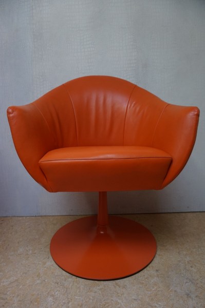 Montis-Coco-Nederlands-Design-draaistoel-tulpvoet-Space-age-oranje-leer-cocktail-lounge-chair-Dutch-leather-tulip-3-01