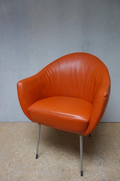 Montis-Coco-Nederlands-Design-draaistoel-tulpvoet-Space-age-oranje-leer-cocktail-lounge-chair-Dutch-leather-tulip-vier-02