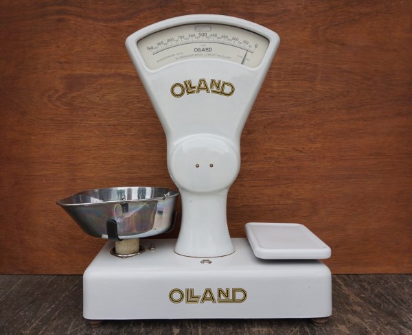 Olland-weegschaal-oude-emaille-winkel-vintage-antieke