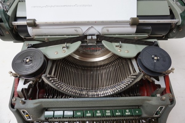 Olympia-Super-de-Luxe-SG1-typemachine-typewriter-plastic-papiergeleider-card-guide-vintage-schreibmaschine-1961