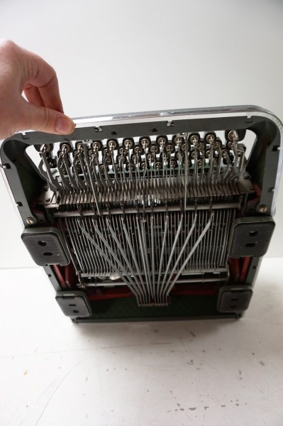 Olympia-Super-de-Luxe-SG1-typemachine-typewriter-plastic-papiergeleider-card-guide-vintage-schreibmaschine-1961