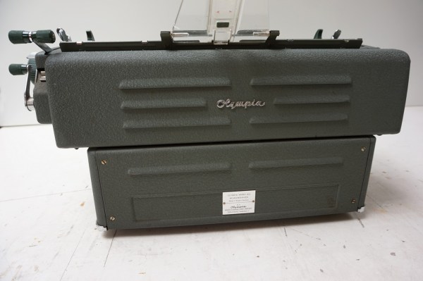 Olympia-Super-de-Luxe-SG1-typemachine-typewriter-plastic-papiergeleider-card-guide-vintage-schreibmaschine-1961