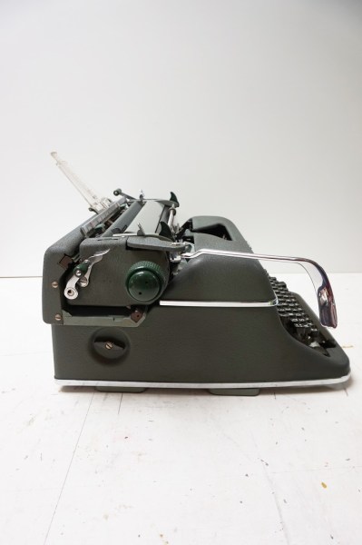 Olympia-Super-de-Luxe-SG1-typemachine-typewriter-plastic-papiergeleider-card-guide-vintage-schreibmaschine-1961