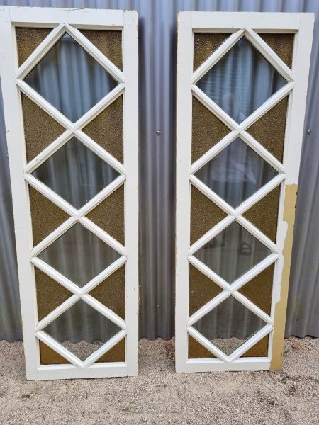Oude-glazen-ramen-panelen-houten-frame-geel-glas-art-deco-glass-panels-windows-wooden-frame-00001