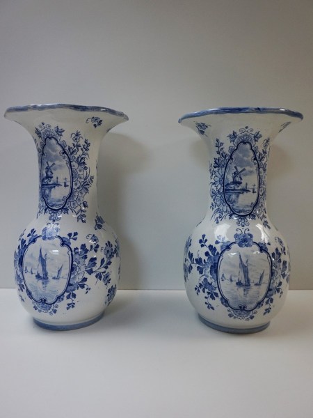 Petrus-regout-Maastricht-keramiek-vazen-zeilboot-decor-waterlandschap-Delfts-vases-earthenware