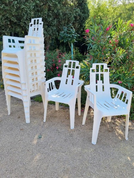 Pierre-Paulin-Henry-Massonnet-plastic-Boston-garden-chairs-stoelentuinstoelen-stapelstoelen-stacking-partij-00001