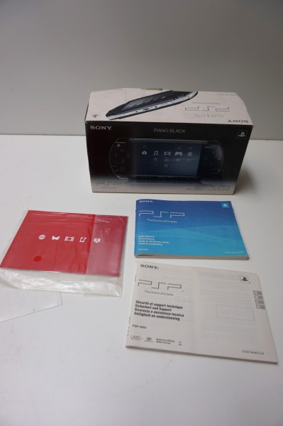 Playstation-portable-Sony-PSP-2004-PB-kiosk-demokast-demo-console-standaard-democonsole-01