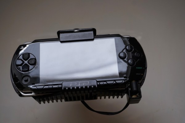 Playstation-portable-Sony-PSP-2004-PB-kiosk-demokast-demo-console-standaard-democonsole-08