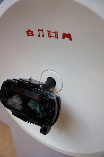 Playstation-portable-Sony-PSP-2004-PB-kiosk-demokast-demo-console-standaard-democonsole-12