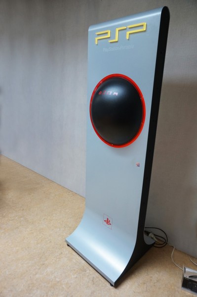Playstation-portable-Sony-PSP-2004-PB-kiosk-demokast-demo-console-standaard-democonsole-15