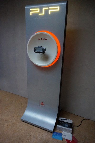 Playstation-portable-Sony-PSP-2004-PB-kiosk-demokast-demo-console-standaard-democonsole-17