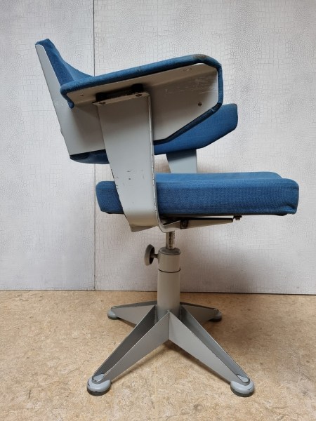 Revolve-Friso-Kramer-Ahrend-de-Cirkel-eerste-editie-first-edition-office-desk-swivel-chair-bureaustoel-00001